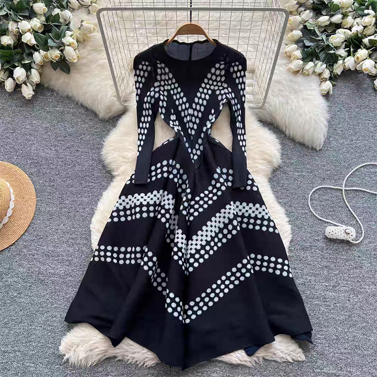 Elegant Polka Dot Pleated Dres - đánh giá và giá Ethnic Fashion Dress