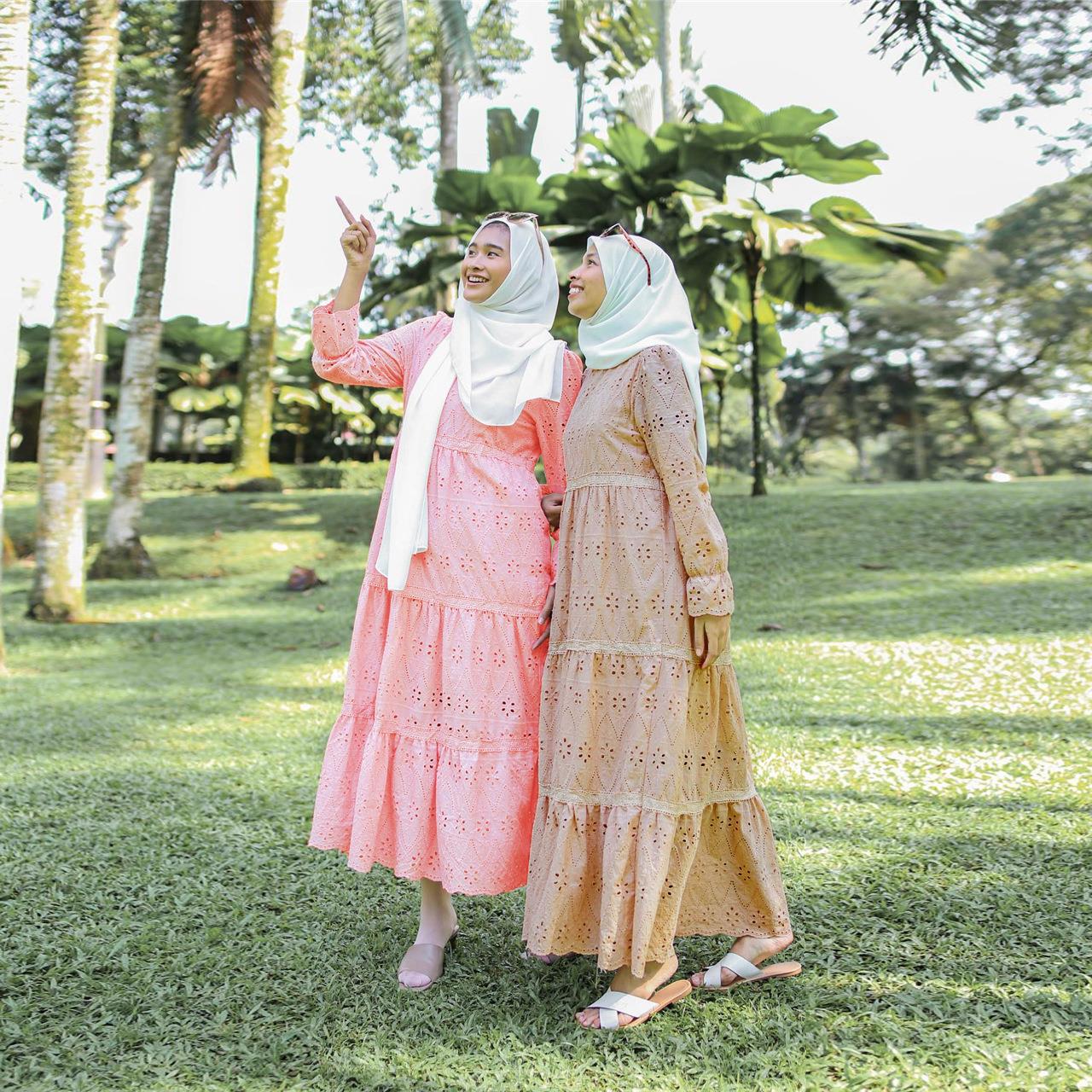 Indonesian Hollow Lace Dress W - đánh giá và giá Ethnic Fashion Collection